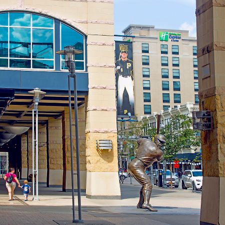 Holiday Inn Express & Suites Pittsburgh North Shore By Ihg Exterior photo
