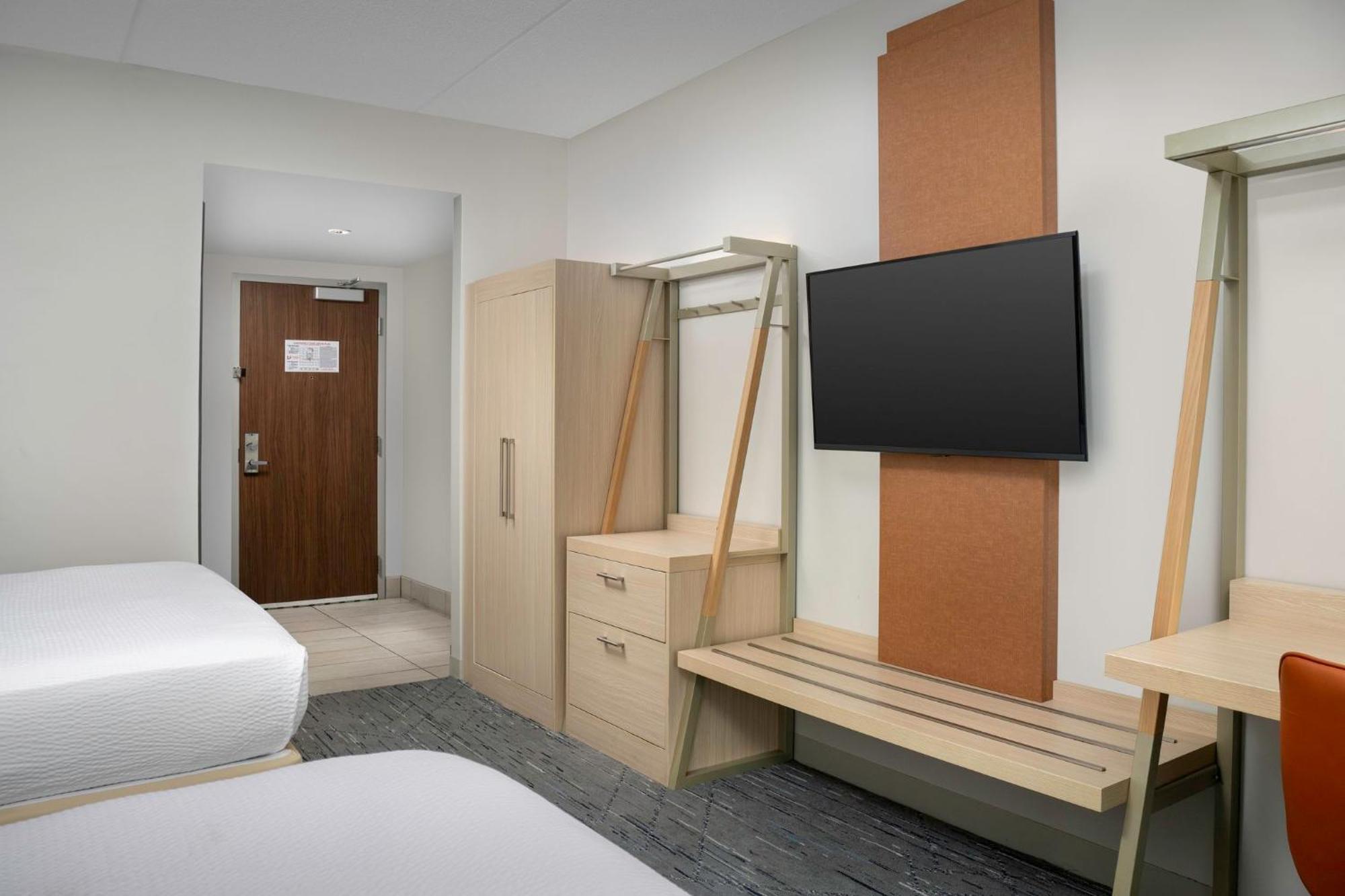 Holiday Inn Express & Suites Pittsburgh North Shore By Ihg Exterior photo