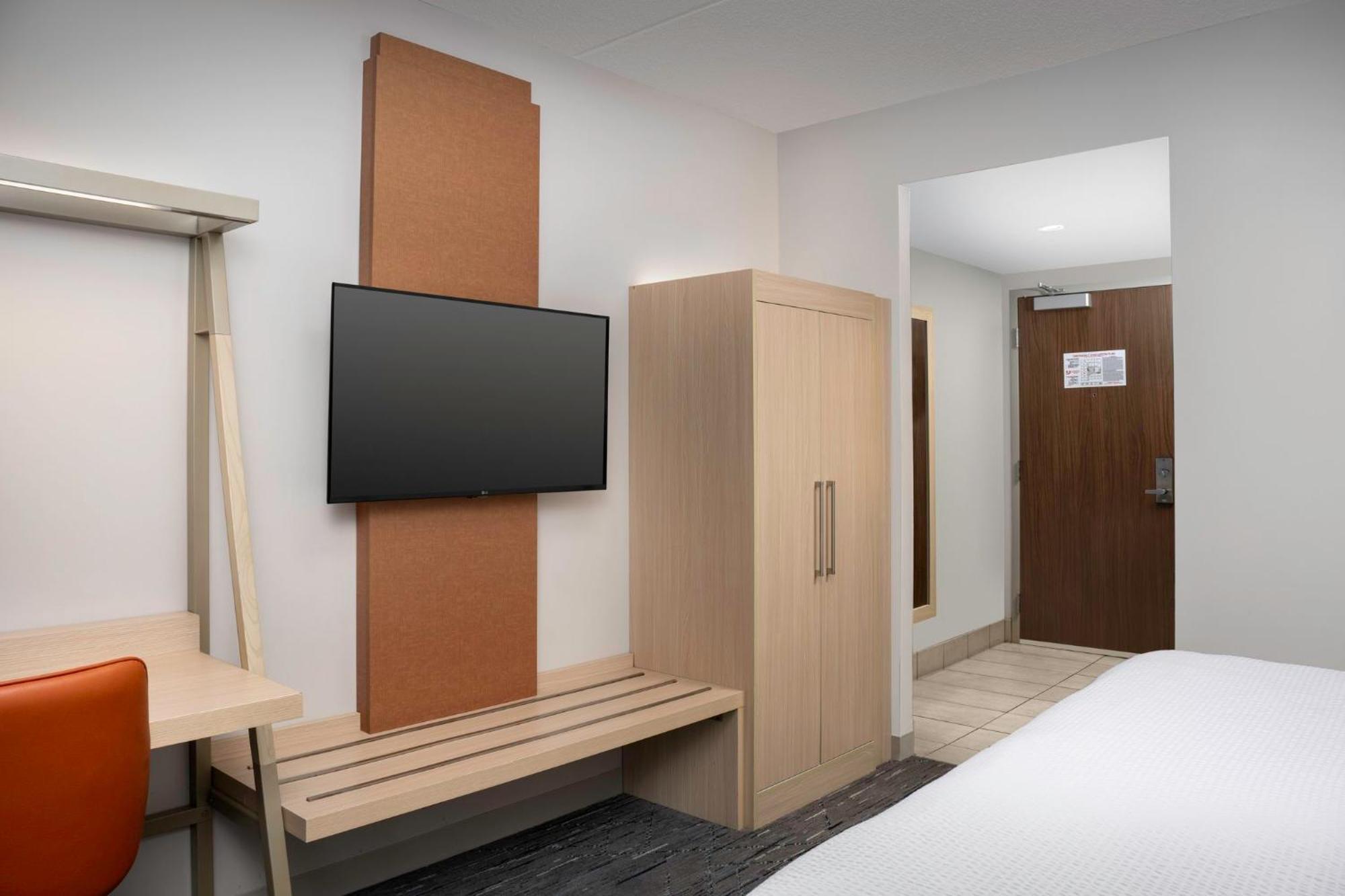Holiday Inn Express & Suites Pittsburgh North Shore By Ihg Exterior photo