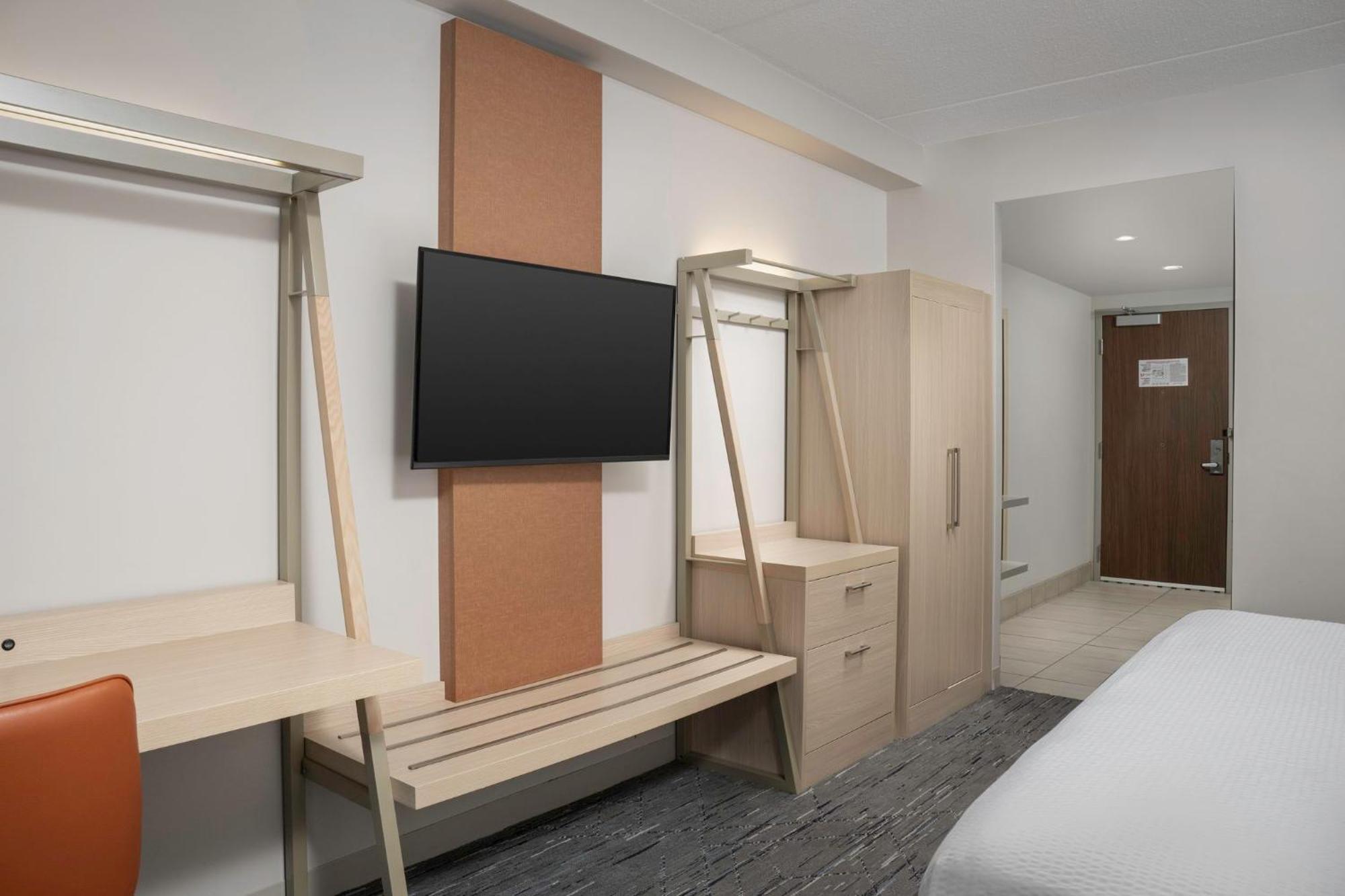 Holiday Inn Express & Suites Pittsburgh North Shore By Ihg Exterior photo