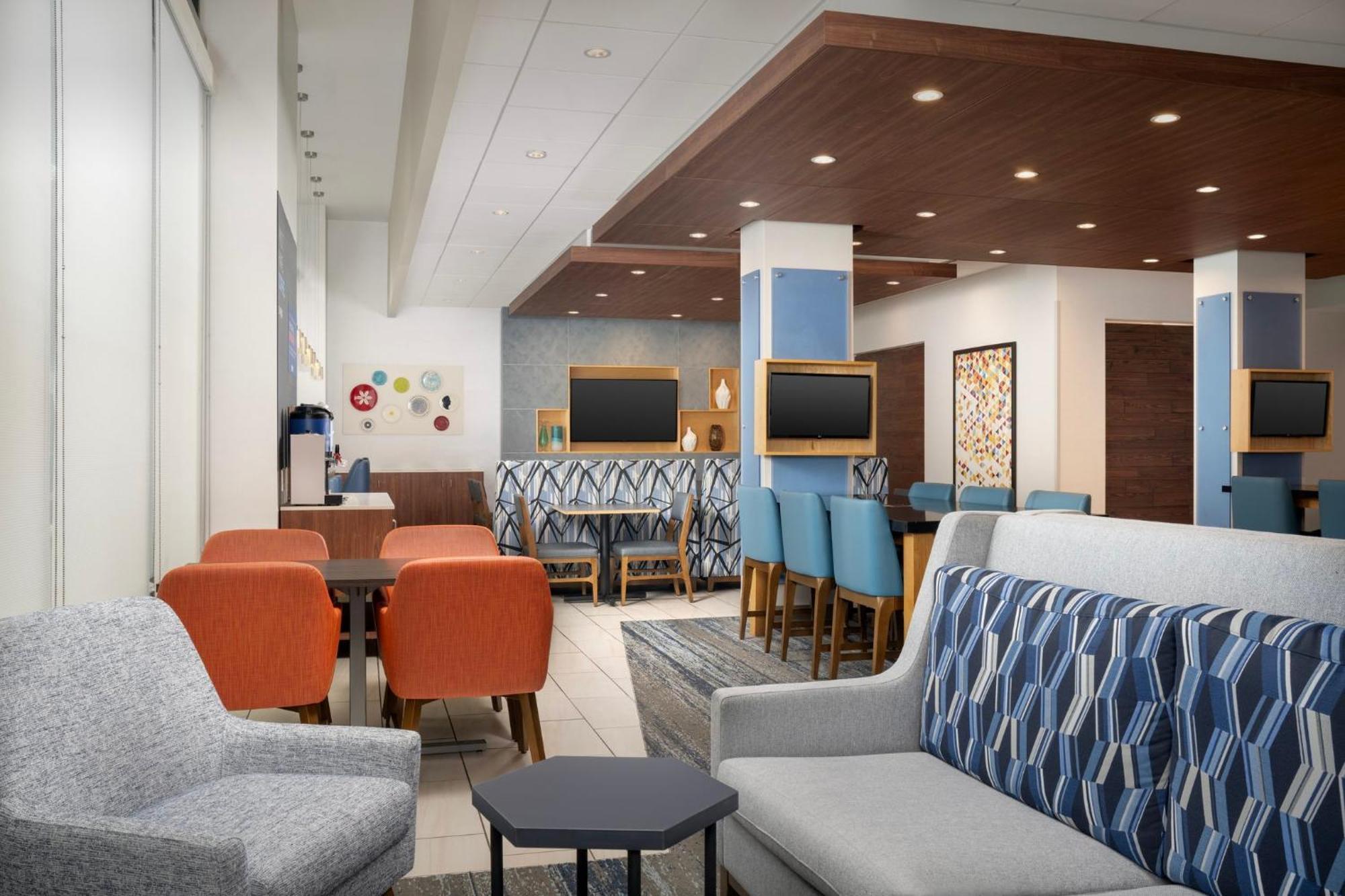 Holiday Inn Express & Suites Pittsburgh North Shore By Ihg Exterior photo