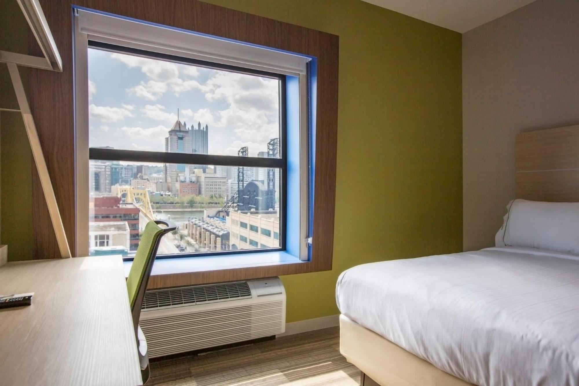 Holiday Inn Express & Suites Pittsburgh North Shore By Ihg Exterior photo