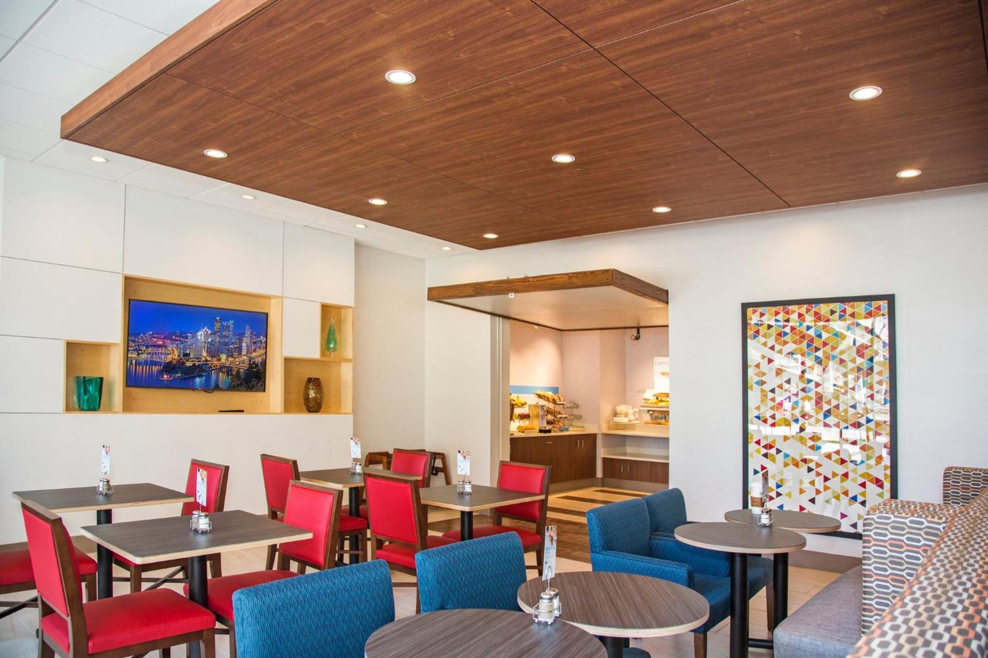 Holiday Inn Express & Suites Pittsburgh North Shore By Ihg Exterior photo