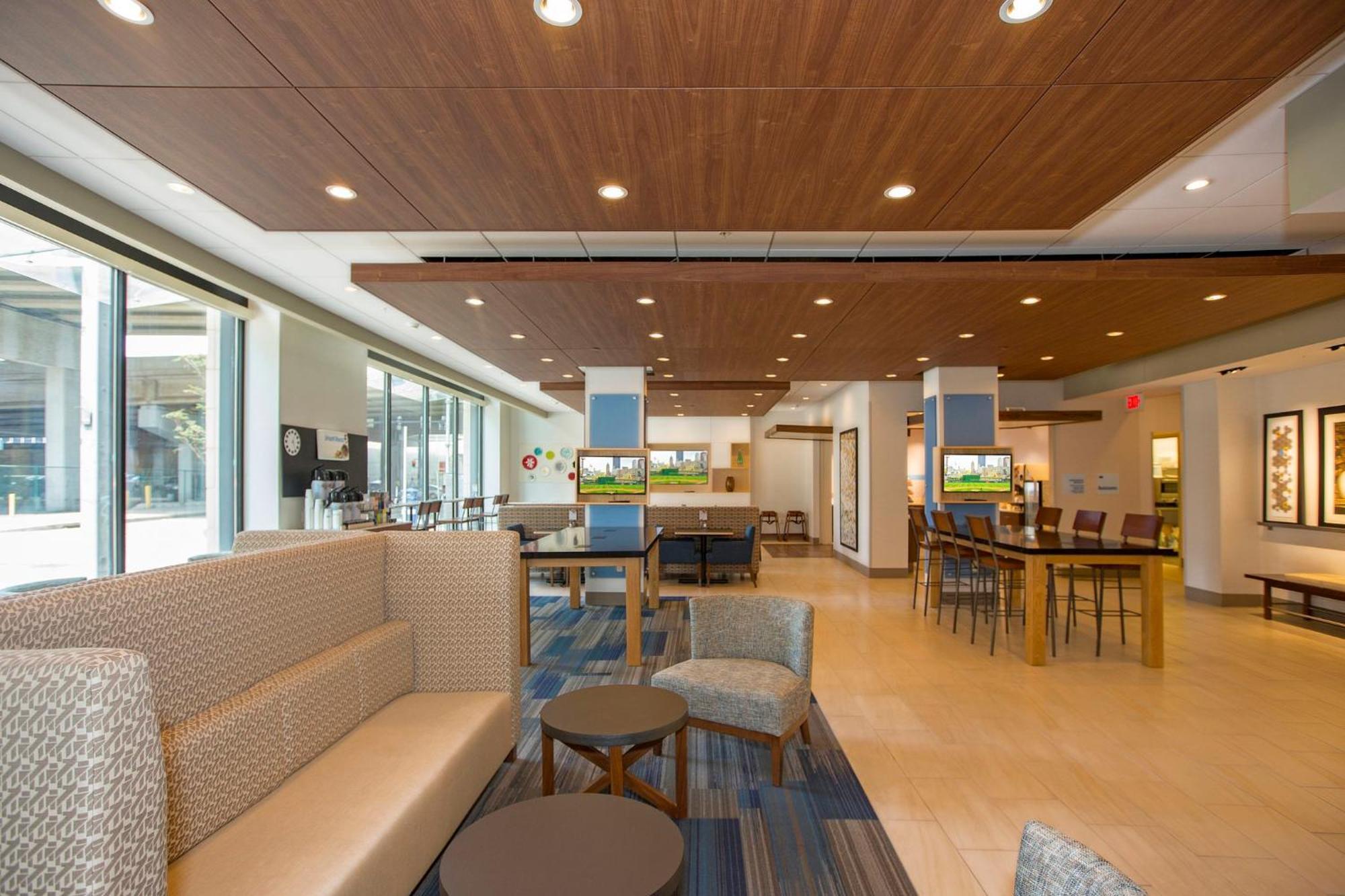 Holiday Inn Express & Suites Pittsburgh North Shore By Ihg Exterior photo