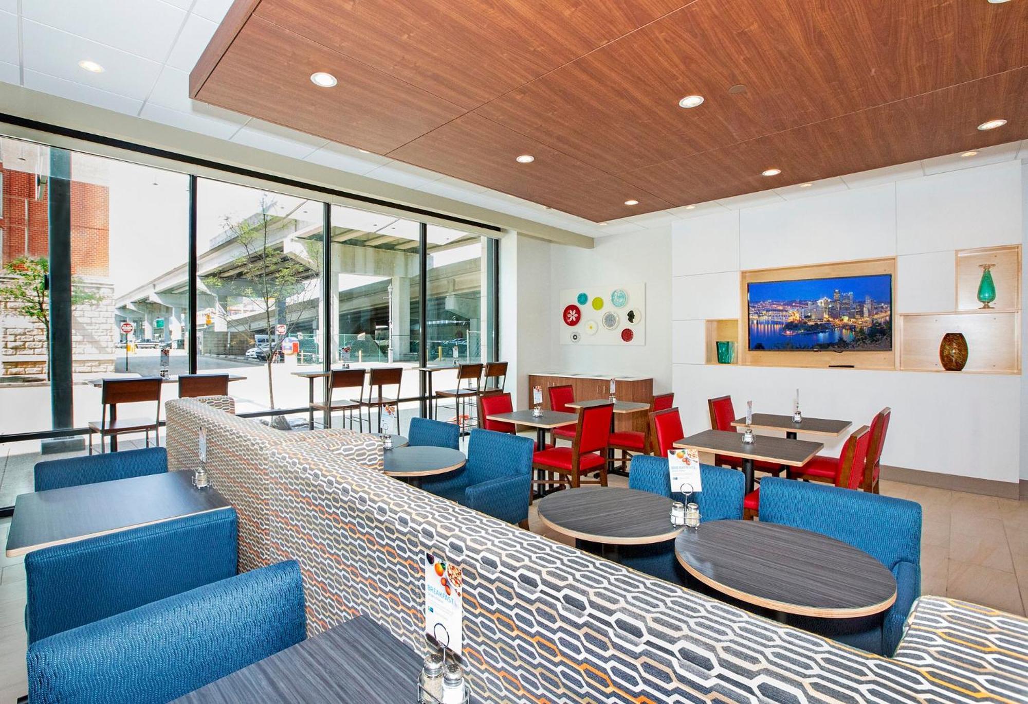 Holiday Inn Express & Suites Pittsburgh North Shore By Ihg Exterior photo