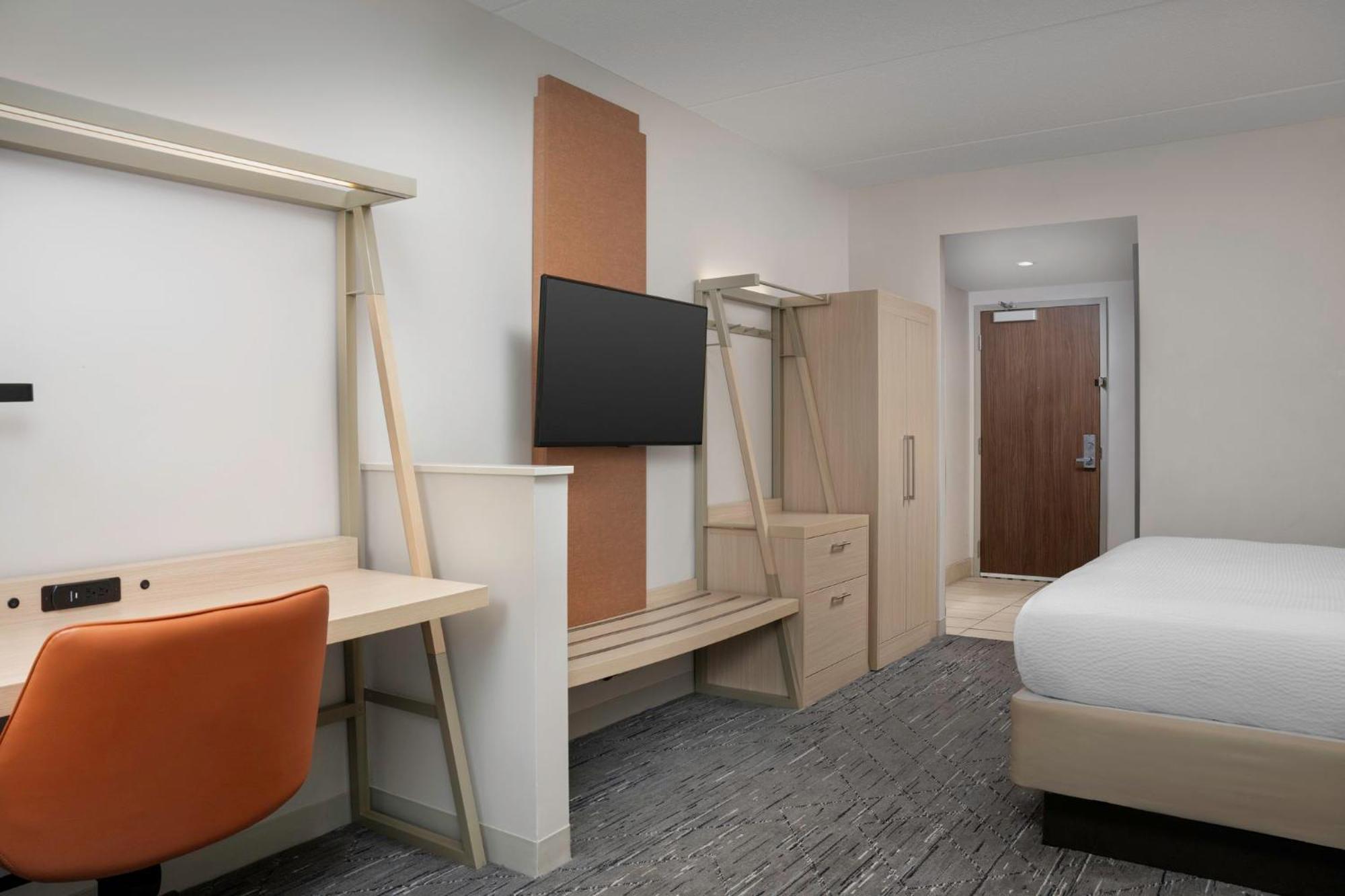 Holiday Inn Express & Suites Pittsburgh North Shore By Ihg Exterior photo