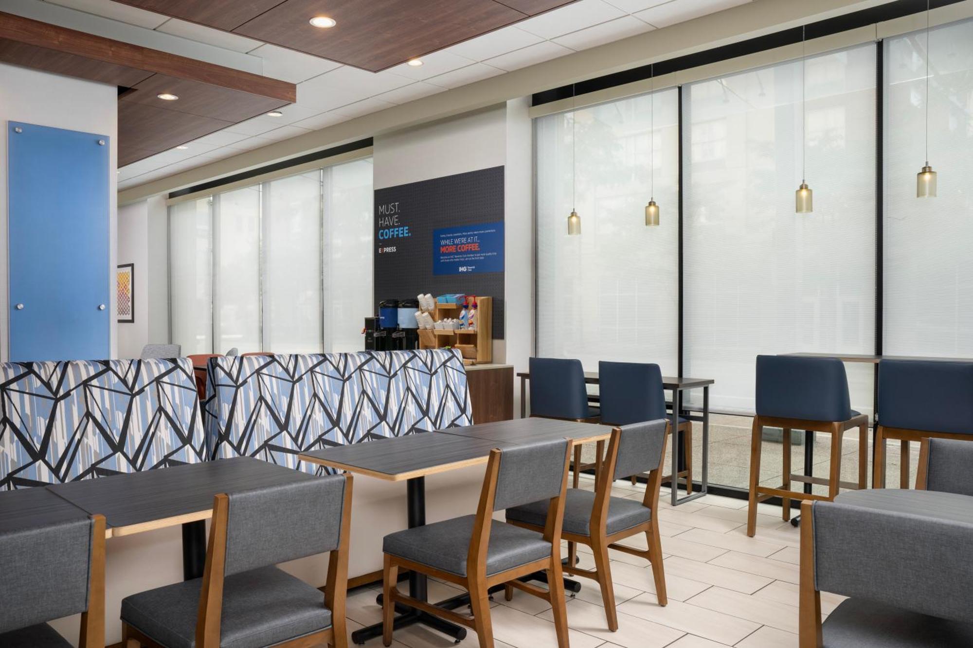 Holiday Inn Express & Suites Pittsburgh North Shore By Ihg Exterior photo